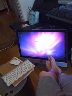 łĒuꏊȂׂɂЂǂ󂯂iMac27C`iʐ^jB